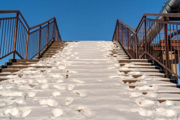 Лестницы Покрытые Снегом Перилами Нержавеющей Стали Перилами Пешеходов — стоковое фото