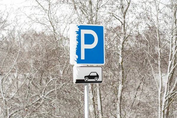 Πινακίδα Στάθμευσης Στο Χιόνι Καλύπτονται Ύπαιθρο — Φωτογραφία Αρχείου