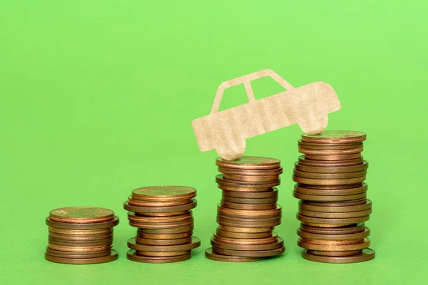 Bozuk Para Yığınında Kağıt Araba Araba Için Para Biriktiriyorum — Stok fotoğraf