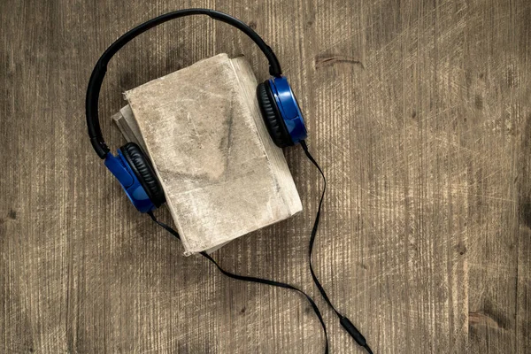 Concept Livres Audio Casques Mis Sur Livre Avec Couvercle Vide — Photo