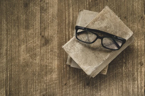 Old Books Eyeglasses Wooden Table Top View — Stock Photo, Image