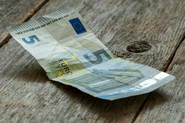 Banconota Cinque Euro Adagiata Sul Pavimento Legno — Foto Stock