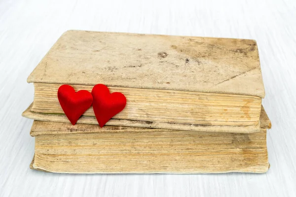 Old Books Two Red Hearts Book Love Concept Valentine Day — Stock Photo, Image