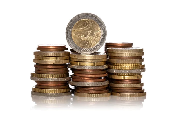 Stapels Witte Achtergrond Geïsoleerde Euromunten — Stockfoto