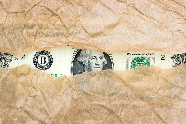Makro Der Währung Blickt Durch Zerrissenes Braunes Papier — Stockfoto