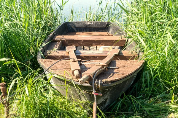 Vieux Bateau Bois Sur Rive Lac Saison Estivale — Photo