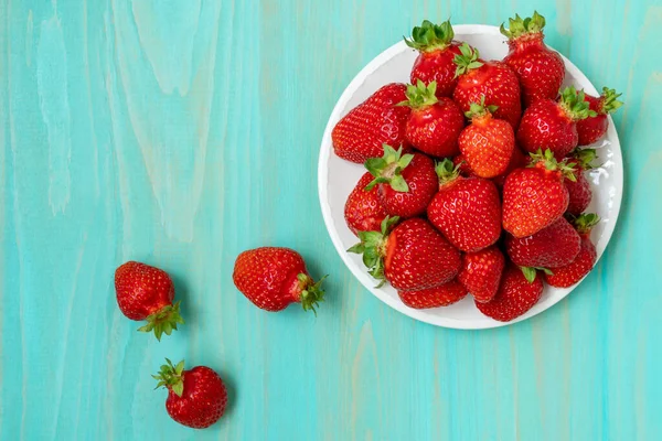 Red Strawberry Plate Blue Wooden Background Copy Space — Stock Photo, Image