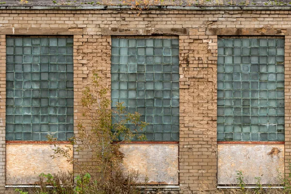 Великі Вікна Старій Покинутій Промисловій Будівлі — стокове фото
