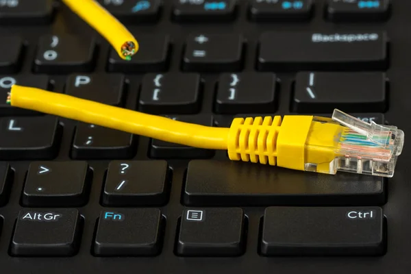 Internet Connection Disconnected Yellow Network Cable Cutted — Stock Photo, Image