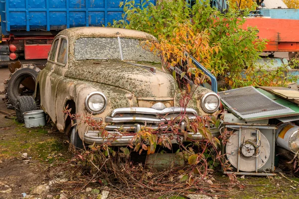 Vieille Voiture Rouillée Sur Casse Attente Recyclage Destruction — Photo