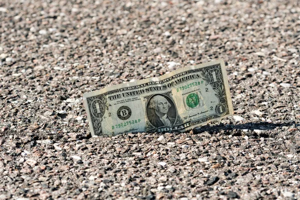 Uma Nota Dólar Pavimento Rachar — Fotografia de Stock