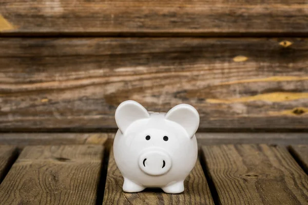 Sparschwein Auf Dem Hintergrund Aus Weizenholz Finanzsparkonzept — Stockfoto