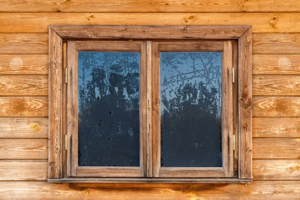 Fenêtre Gelée Une Maison Campagne Rondins Dans Village Hiver — Photo