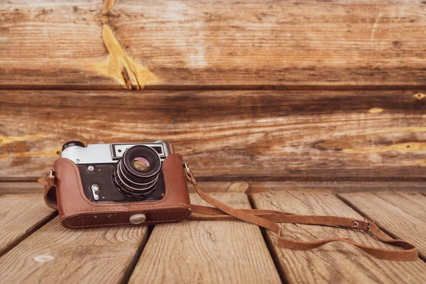 Câmera Retro Fundo Madeira Velha Espaço Cópia — Fotografia de Stock