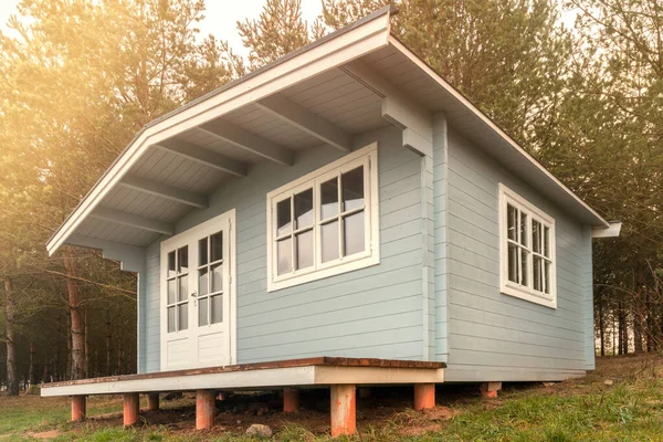 Ξύλινο Σπίτι Στην Εξοχή Οικολογικά Μικρό Ξύλινο Σπίτι Όμορφο Μοντέρνο — Φωτογραφία Αρχείου