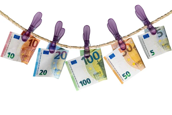 Банкноты Евро Линии Одежды Изолированы Белом Фоне Концепция Отмывания Денег — стоковое фото