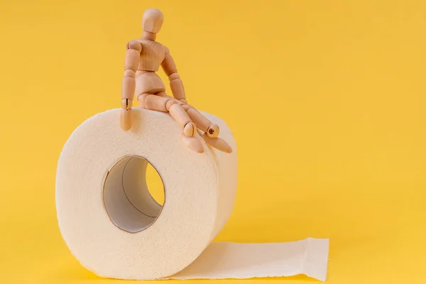 Wooden Mannequin Sit Roll Toilet Paper Concept Constipation Bowel Movement — Stock Photo, Image