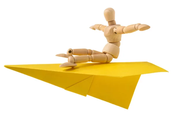 Dřevěná Figurína Létající Papírovém Letadle Izolováno Bílém Pozadí — Stock fotografie