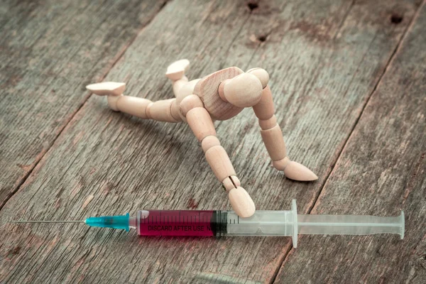 Hombre Enfermo Tratando Agarrar Jeringa Con Vacuna Del Virus Hombre — Foto de Stock