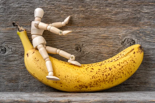 Wooden Man Sitting Healthy Yellow Banana Dieting Concept — Stock Photo, Image
