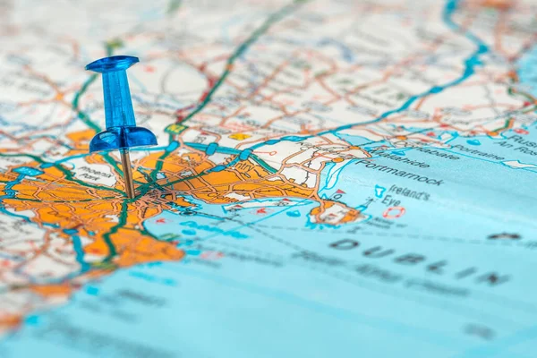 地図上のダブリンの場所を示す青い押しピン 旅行のコンセプト — ストック写真