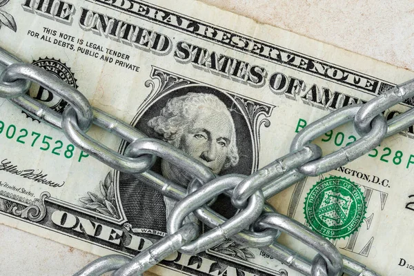 Primo Piano Del Dollaro Usa Sotto Catena Metallica Corruzione Negli — Foto Stock
