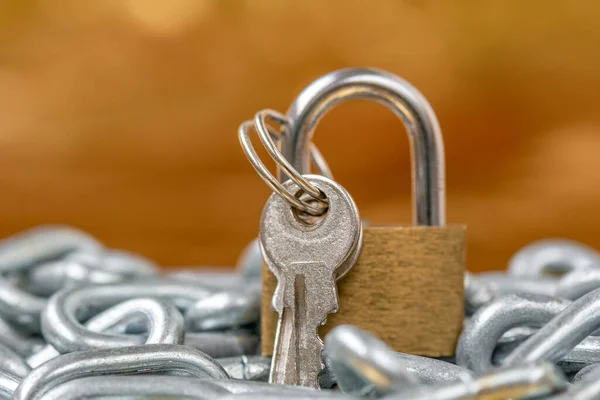 Small Padlock Keys Pile Metal Chain — Stock Photo, Image