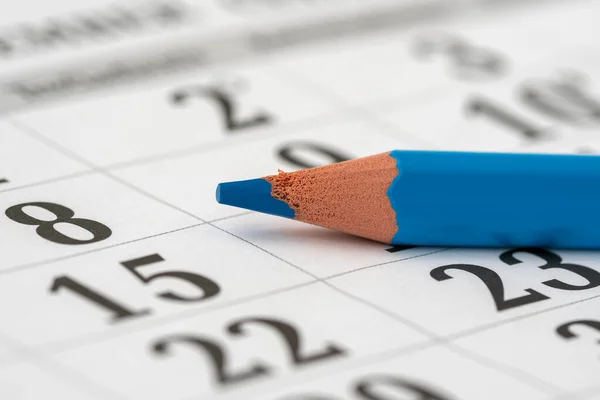 カレンダーと希望の日付をマークする鉛筆 企画コンセプト — ストック写真