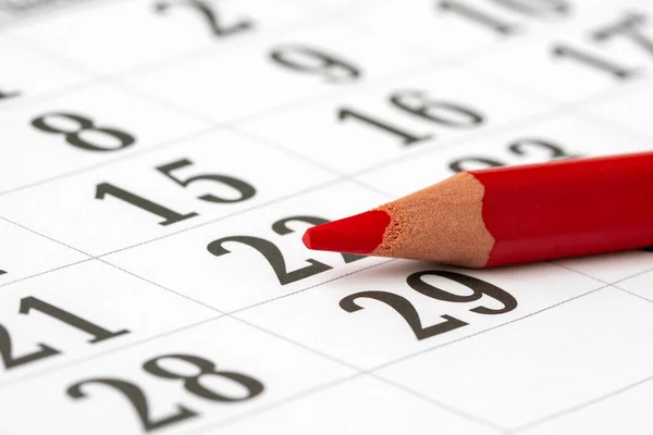 Kalender Und Roter Bleistift Zur Markierung Des Gewünschten Datums — Stockfoto