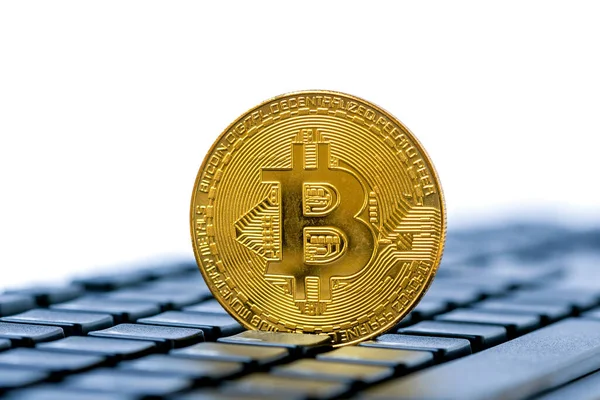 Bitcoin Dourado Teclado Espaço Cópia Dinheiro Virtual Mineração Criptomoeda Conceito — Fotografia de Stock