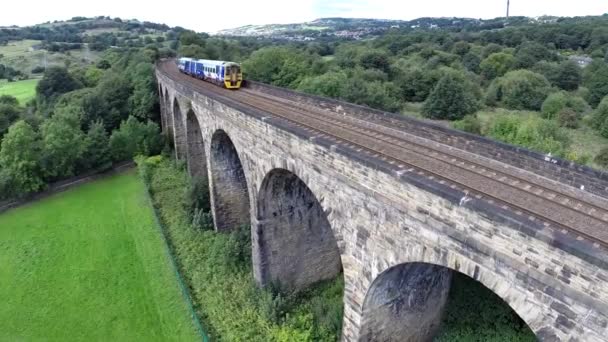 Halifax West Yorkshire Storbritannien 2018 Pendeltåg Reser Yorkshire Viadukten — Stockvideo