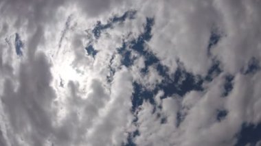 video lapse zaman hızlı hareket eden ve mavi gökyüzü