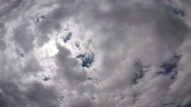 video lapse zaman hızlı hareket eden ve mavi gökyüzü