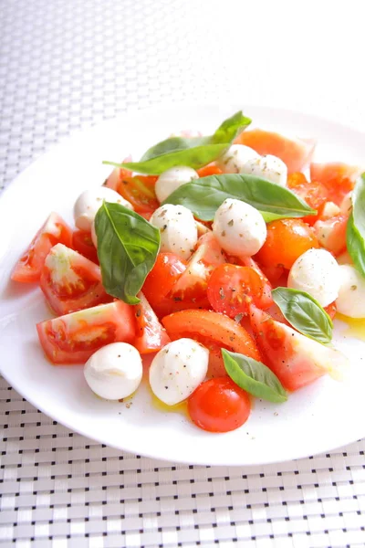 Italiensk Capresesallad Med Tomat Och Mozzarella — Stockfoto