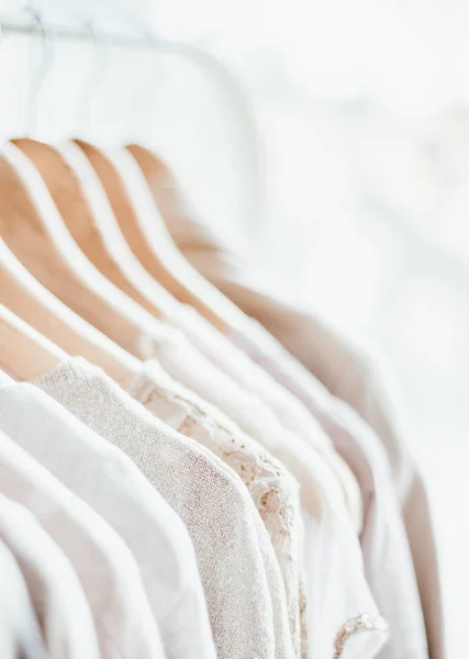 Collezione di abiti moda nei colori beige — Foto Stock
