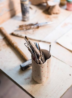 Heykeltıraşlar Sanat Atölyesi detayları, stüdyo aksesuarları srtists