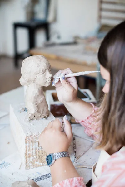 Lady sculptor working in her studio, ceramis artists hands — Stock Photo, Image