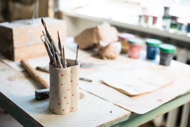 Heykeltıraşlar Sanat Atölyesi detayları, stüdyo aksesuarları srtists