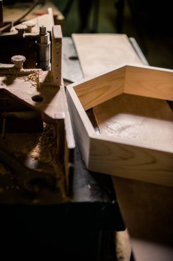 Marangozluk atölyesi iç ahşap detayları ve araçları