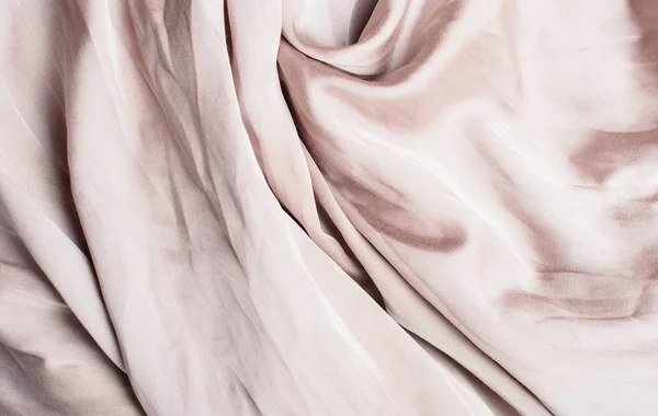 美丽的米色纹理折叠丝绸布 — 图库照片