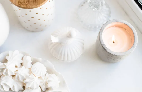 White real home decor, ceramic interior details with vases and candles — Stock Photo, Image