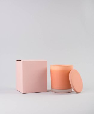 Turuncu cam mum bir kapak stüdyo çekim mock-up ile