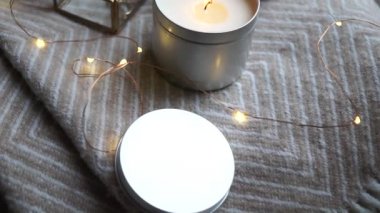 Işıklı ve mumlu kışlık ev dekorasyonu