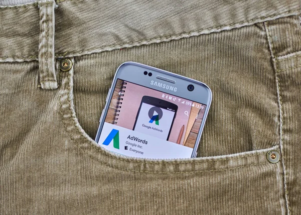 Montreal, Kanada - 2 Ekim 2017: Google Adwords S7 android app. Google Adwords reklamları görüntülemek isteyen işletmeler için bir reklam hizmet yanında Google olduğunu.