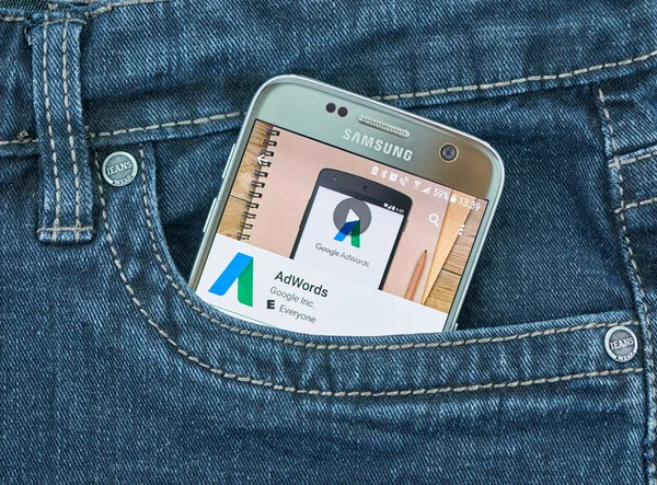 Montreal, Kanada - 2 Ekim 2017: Google Adwords S7 android app. Google Adwords reklamları görüntülemek isteyen işletmeler için bir reklam hizmet yanında Google olduğunu.