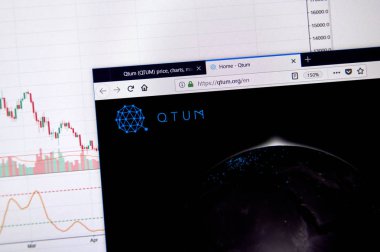 Montreal, Kanada - 20 Haziran 2018: Qtum kripto para birimi ana sayfa. Cryptocurrency hangi şifreleme teknikleri oluşturmak ve fon transferi için kullanılan dijital bir para birimidir. Sitesi - qtum.org