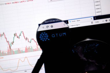 Montreal, Kanada - 20 Haziran 2018: Qtum kripto para birimi ana sayfa. Cryptocurrency hangi şifreleme teknikleri oluşturmak ve fon transferi için kullanılan dijital bir para birimidir. Sitesi - qtum.org