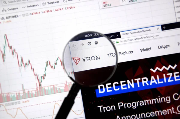 Montreal, Kanada - 20 Haziran 2018: Tron kripto para birimi ana sayfa. Cryptocurrency hangi şifreleme teknikleri oluşturmak ve fon transferi için kullanılan dijital bir para birimidir. Sitesi - tron.network