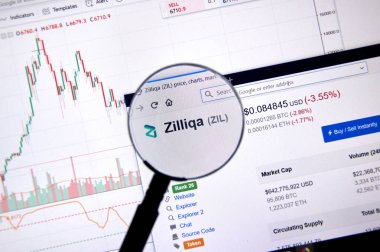 Montreal, Kanada - 20 Haziran 2018: Zilliqa kripto Döviz Alım fiyatı büyüteç altında. Cryptocurrency hangi şifreleme teknikleri oluşturmak ve fon transferi için kullanılan bir dijital para birimidir.