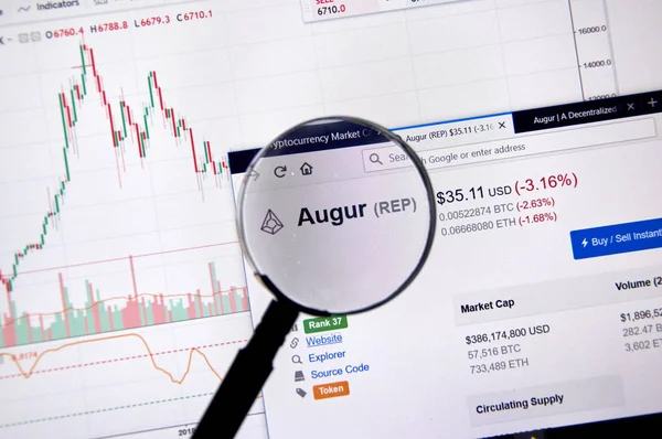 Montreal, Kanada - 20 Haziran 2018: Augur kripto Döviz Alım fiyatı büyüteç altında. Cryptocurrency hangi şifreleme teknikleri oluşturmak ve fon transferi için kullanılan bir dijital para birimidir.